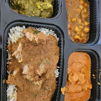 Lasoon - Combo - From top left CW - Palak paneer, Chana masala, butter chicken, lamb curry, white rice - Himalayan/Nepalese Near Me - Aiea, Hawaii Lasoon - Combo - From top left CW - Palak paneer, Chana masala, butter chicken, lamb curry, white rice - Himalayan/Nepalese Near Me - Aiea, Hawaii