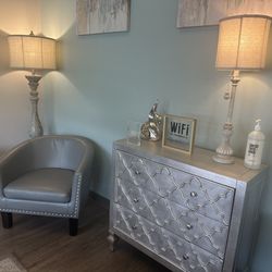 After Ours OBGYN - Waiting area