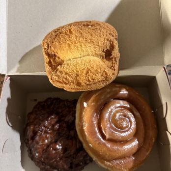 Manna Donuts - Plain buttermilk/cinnamon roll/apple fritter - Donuts Near Me - Chino, California Manna Donuts - Plain buttermilk/cinnamon roll/apple fritter - Donuts Near Me - Chino, California