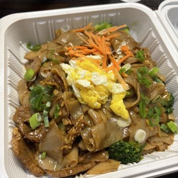 Bobby Thai - Pad see ew - Thai Near Me - El Monte, California