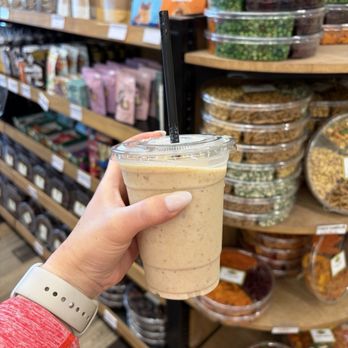 Hadley Fruit Orchards - Banana date shake - size medium 10/10 - Fruits & Veggies Near Me - Cabazon, California