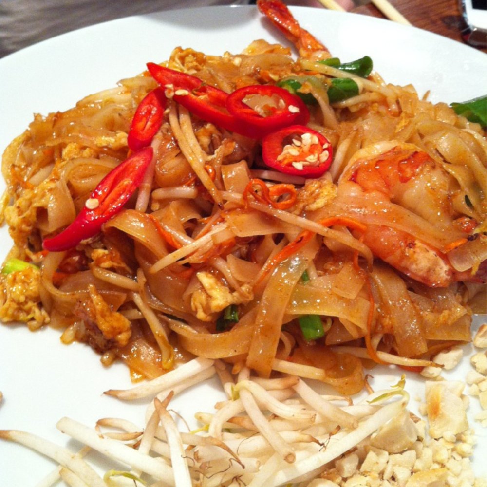 KIN - Prawn Pad Thai - Asian Fusion Near Me - London, XGL KIN - Prawn Pad Thai - Asian Fusion Near Me - London, XGL