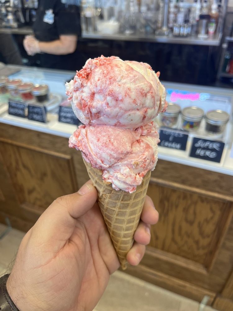 ROMEO TOWNHALL SODA FOUNTAIN Updated October 2024 201 N Main St, Romeo, Michigan Candy