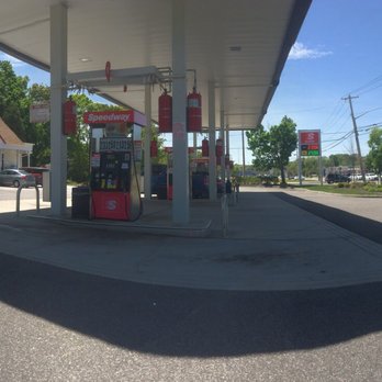 Speedway - a view of a gas station from inside a car - Gas Stations Near Me - Lake Ronkonkoma, New York Speedway - a view of a gas station from inside a car - Gas Stations Near Me - Lake Ronkonkoma, New York