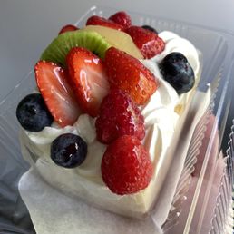 Soufflé cheesecake, note that the fruit is seasonal and changes. Soufflé cheesecake, note that the fruit is seasonal and changes.