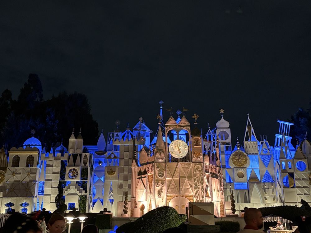 Disneyland Wondrous Journeys Logo