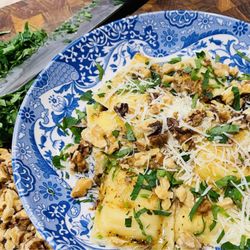 Holy Ravioli - The ravioli with chicken gorgonzola with walnuts is a yum!