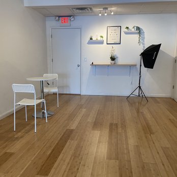 Bobaly - indoor seating and picture area - Bubble Tea Near Me - Fair Lawn, New Jersey