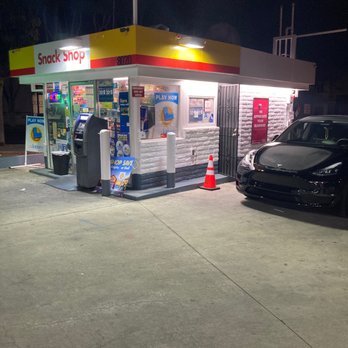 Shell Gas - West Hollywood - Shell pushing Tessys out here :) - Gas Stations Near Me - Los Angeles, California Shell Gas - West Hollywood - Shell pushing Tessys out here :) - Gas Stations Near Me - Los Angeles, California