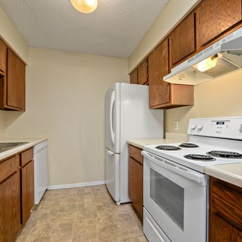 Brentwood Apartments - Apartments Near Me - Topeka, Kansas Brentwood Apartments - Apartments Near Me - Topeka, Kansas