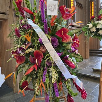 Tom & Jeri's Florist - Floral Spray to Beloved Cousin - Florists Near Me - Long Beach, California