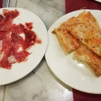 Restaurante Bodega Joan - Simple toasted bread with olive oil and tomato spread, with iberic ham - Tapas Bars Near Me - Barcelona, B Restaurante Bodega Joan - Simple toasted bread with olive oil and tomato spread, with iberic ham - Tapas Bars Near Me - Barcelona, B