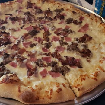 Grinders - The La Hog pizza - Pizza Near Me - Kansas City, Missouri