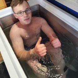 MesserFit - Henry in ice bath