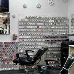Nail Lounge