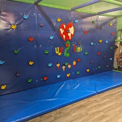Luv 2 Play - Fairfax - Small Rock Climb Area