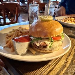Eclipse Burger (bacon, cooper, beefsteak tomato, romaine, brioche roll)