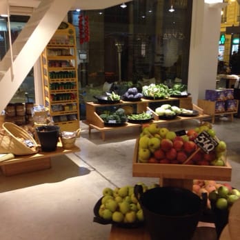 Punt de Sabor - Los productos estan muy bien expuestos. El local es amplio y espacioso. - Fruits & Veggies Near Me - Valencia, V Punt de Sabor - Los productos estan muy bien expuestos. El local es amplio y espacioso. - Fruits & Veggies Near Me - Valencia, V