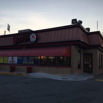 Wendy's - the outside of the restaurant - Fast Food Near Me - Jamaica, New York