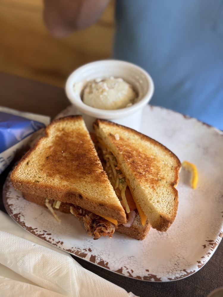 1915 Cafe And Bakery Logo