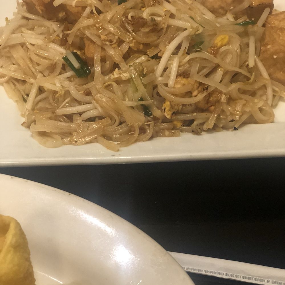 Aroy Thai - Fried Tofu LoMein Noodle - Thai Near Me - O Fallon, Illinois