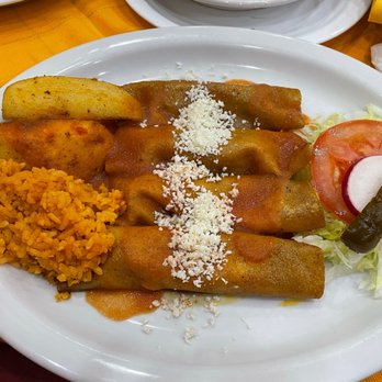 La Chata - Enchilada surtidas - Mexican Near Me - Guadalajara, JAL