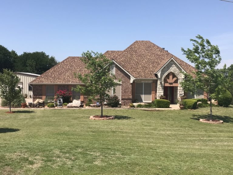 Slide of T&R Roofing