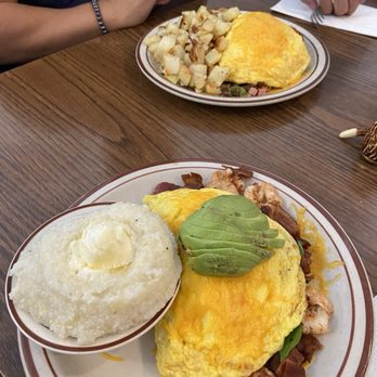 Stagecoach Restaurant - Buttery grits, Avo on shrimp, bacon, spinach & mushroom omelette - American Near Me - Elk Grove, California Stagecoach Restaurant - Buttery grits, Avo on shrimp, bacon, spinach & mushroom omelette - American Near Me - Elk Grove, California