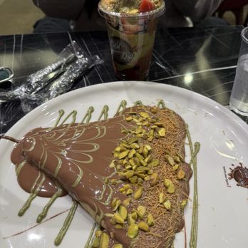 Melt N Dip - Dubai Chocolate Crepe (54) Dubai Chocolate Strawberries - Desserts Near Me - Bridgeview, Illinois