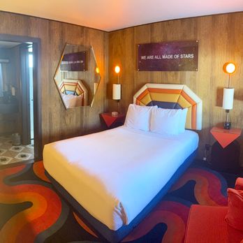 Americana Motor Hotel - comfy bed. - Hotels Near Me - Flagstaff, Arizona