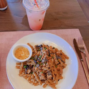 Red Maple - Gemelli Pasta - Cafes Near Me - Los Angeles, California Red Maple - Gemelli Pasta - Cafes Near Me - Los Angeles, California