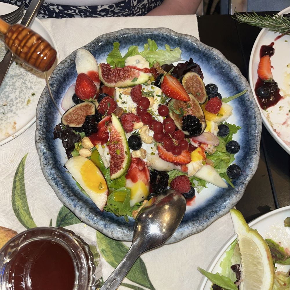 La Cucina - Pear and Gorgonzola salad - Italian Near Me - Nice, 06