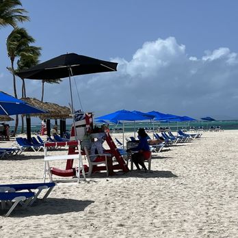 Palomino Island - Lifeguards on duty on the hotel side. - Beaches Near Me Palomino Island - Lifeguards on duty on the hotel side. - Beaches Near Me