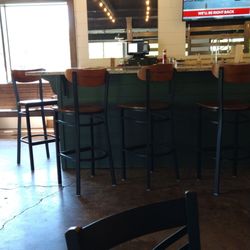 Star Ruby Cafe - Bar with tv