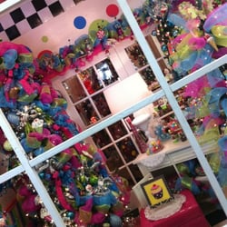 Ellis Pottery - Neat display!