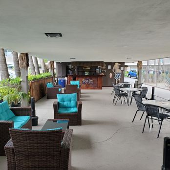 Kings Inn San Diego - Outdoor lounge - San Diego, CA