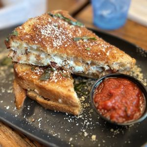 TWIN PEAKS - Updated 05/2025 - 124 Photos & 57 Reviews - 3901 US Highway 98 N, Lakeland, Florida