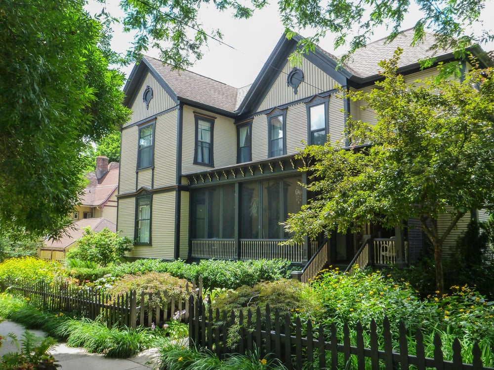 KAY COURTNEY AND ASSOCIATES Updated September 2024 231 Paris Ave SE