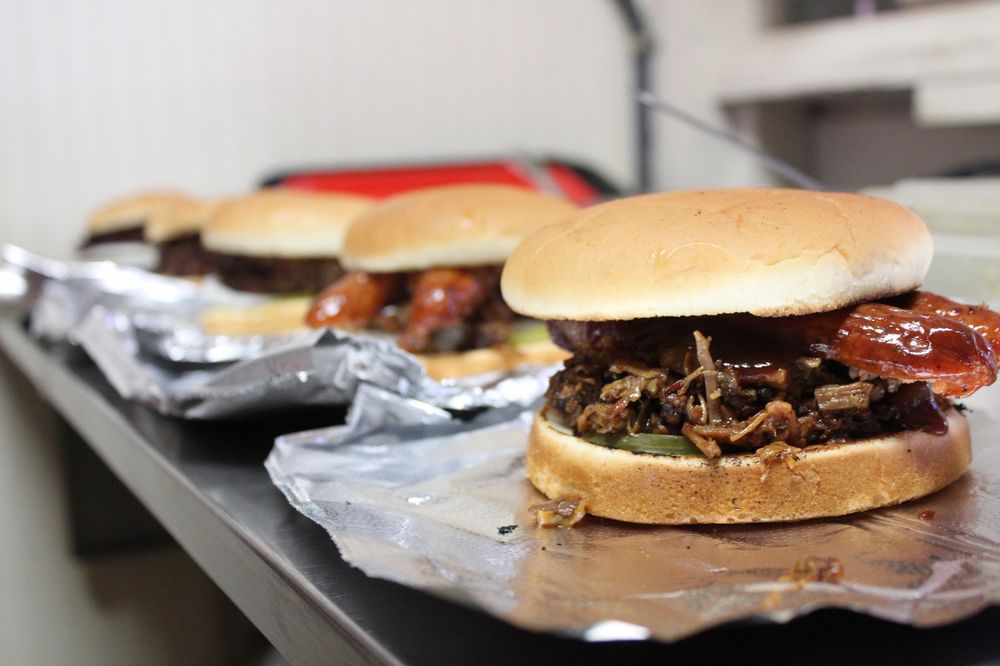 PIONEER BBQ 30 Photos & 26 Reviews Barbeque 213 N Nixon Ave