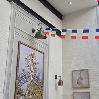 Paul Bakery, Cafe & Restaurant - Decor - French Near Me - Vancouver, British Columbia Paul Bakery, Cafe & Restaurant - Decor - French Near Me - Vancouver, British Columbia
