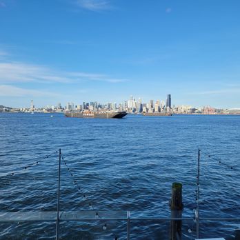 Salty's on Alki - Waterfront view - Seafood Near Me - Seattle, Washington Salty's on Alki - Waterfront view - Seafood Near Me - Seattle, Washington