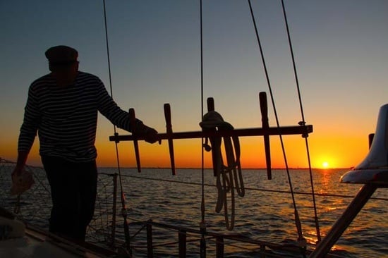 Olde World Sailing Line Logo