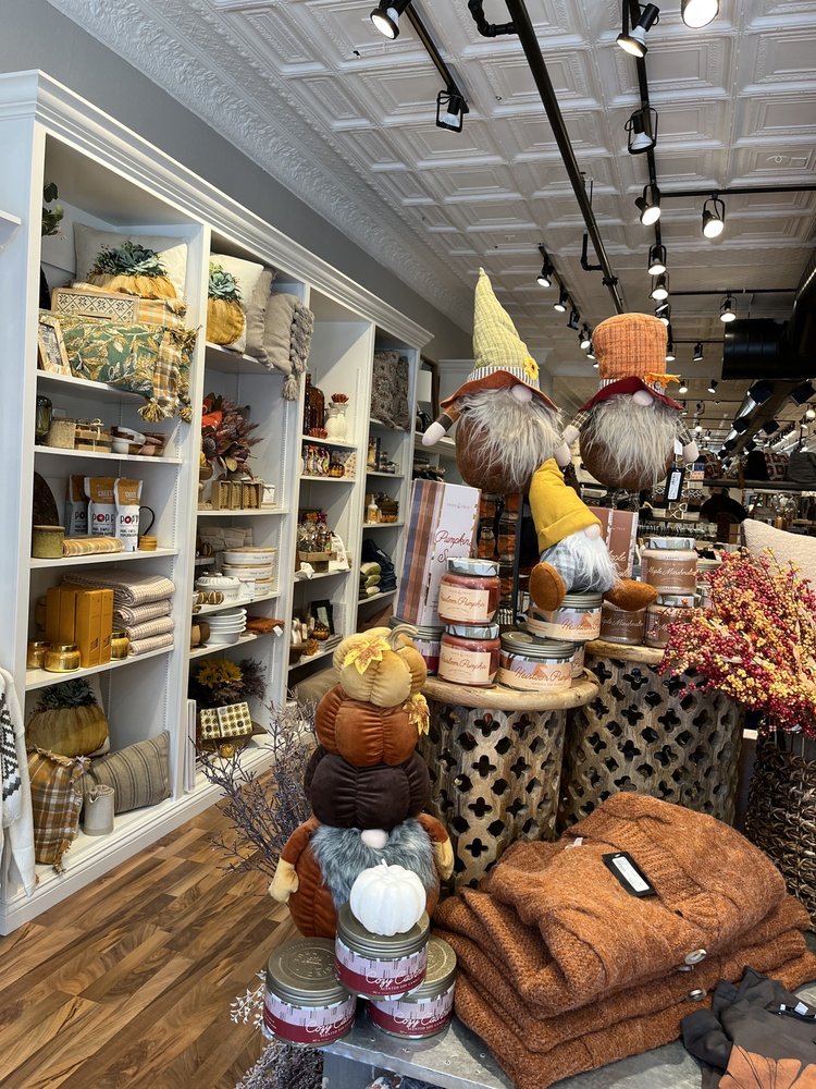 MEREDITH JAYE Updated September 2024 48 S Washington St, Hinsdale