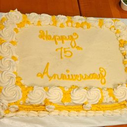 Lemon cake with raspberry filling and lemon buttercream frosting! Lemon cake with raspberry filling and lemon buttercream frosting!