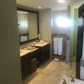 Villa del Palmar - Master bath in suite - Resorts Near Me - Cancún, ROO