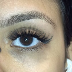 Lady Lash & Beauty - Wispy Lash Set  A perfect blend of different lash lengths and styles creates this beautiful, textured look. Full yet natural, wispy yet eleg