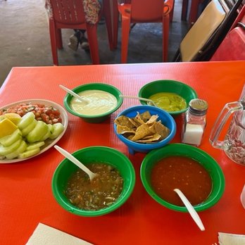 Molcas Tacos - They give you all this for free. - Northern Mexican Near Me - Los Algodones, BCN Molcas Tacos - They give you all this for free. - Northern Mexican Near Me - Los Algodones, BCN