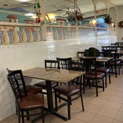 Stella's Pizzeria & Restaurant - Interior