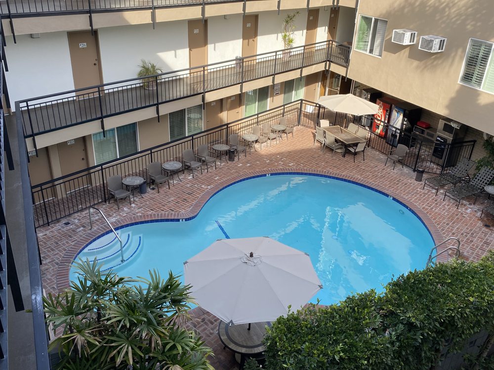 Dunes Inn Wilshire