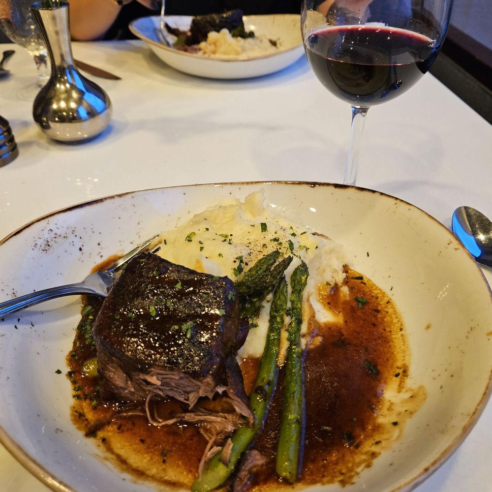 John Davenport's - Short ribs, mashed, asparagus, cabernet - New American Near Me - New Haven, Connecticut John Davenport's - Short ribs, mashed, asparagus, cabernet - New American Near Me - New Haven, Connecticut